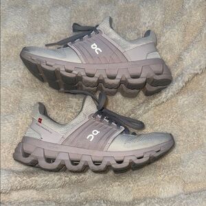 On Running Cloudswift  Sneakers in Beige and Gray